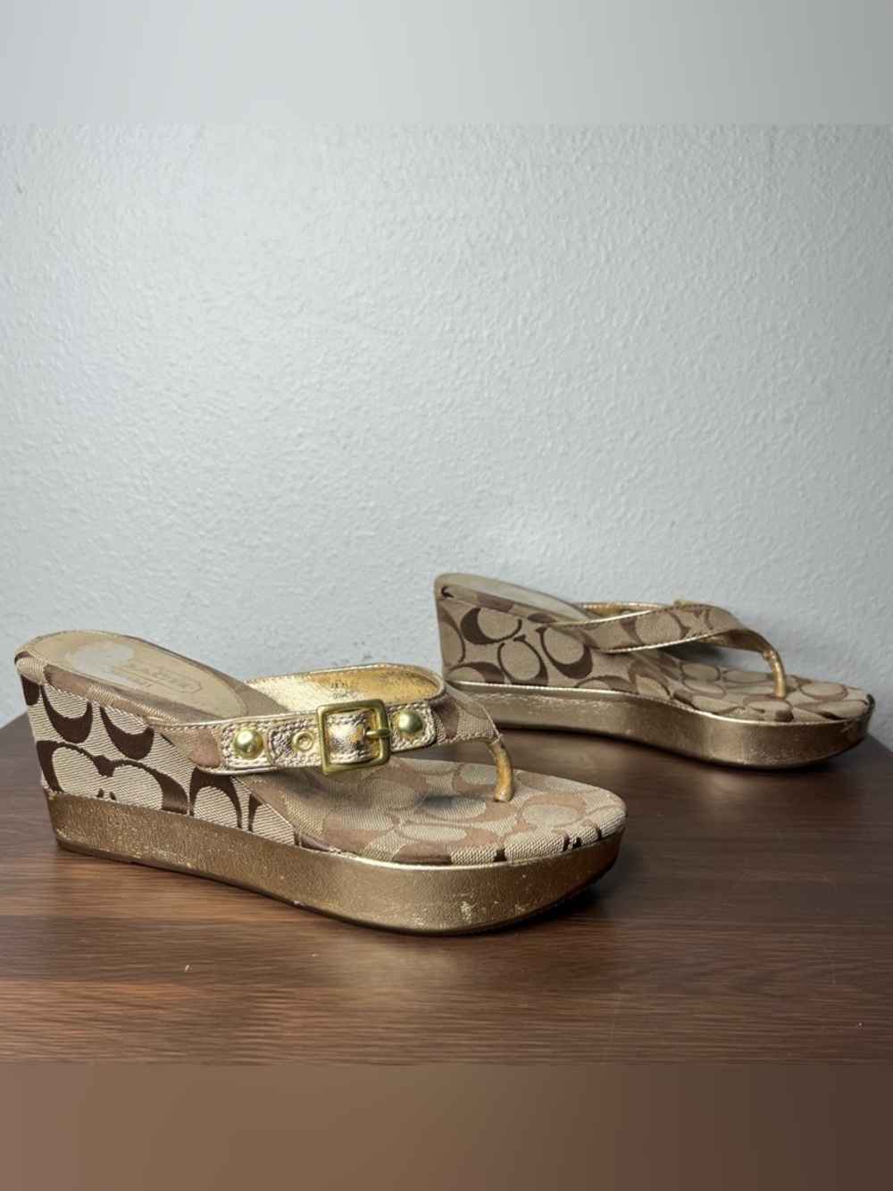 Coach Gracy Gold Buckle Strap Thong Wedge Sandal Y2K Summer Vacation - Picture 2 of 10